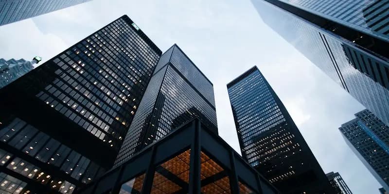 Edifícios comerciais modernos que possuem CEPs únicos